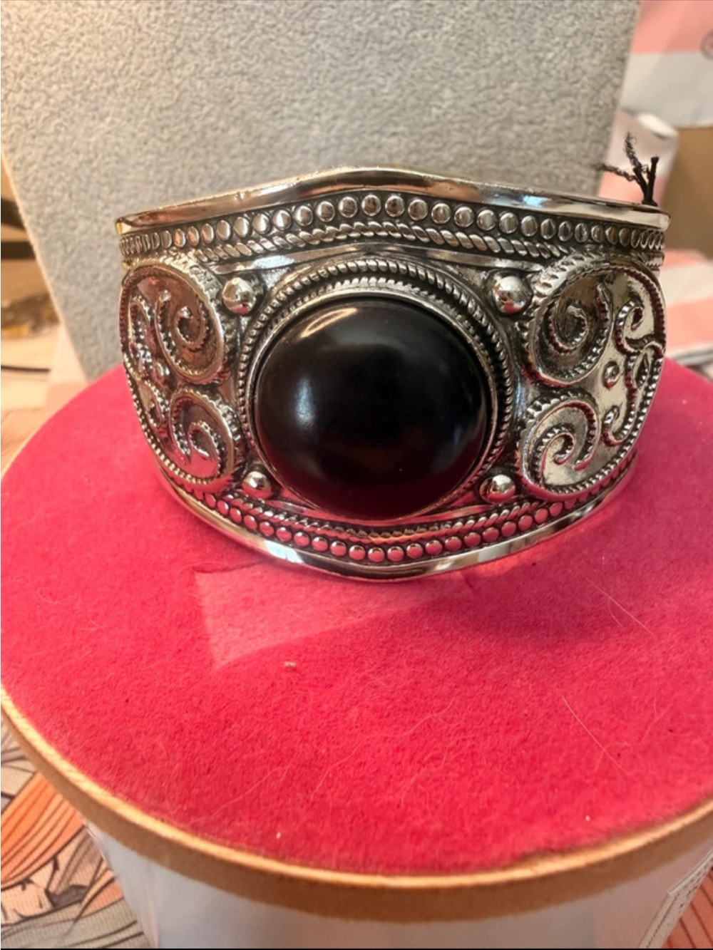 Source Unknown Silver-Tone Cuff Bracelet with Black Cabochon